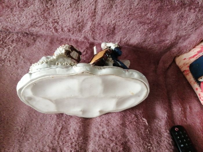 Huge and heavy porcelain Figurine