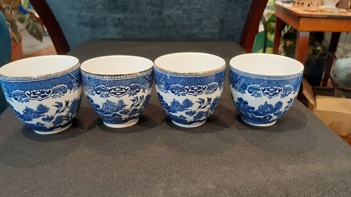 20 piece Arklow Pottery Blue Willow pattern tea set