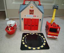 fireman sam fire station and fire engine