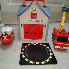 fireman sam fire station and fire engine