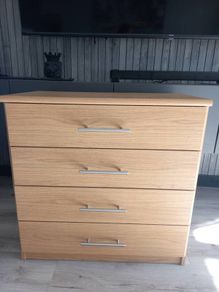chest of drawers