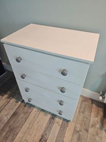 Chest of drawers