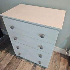 Chest of drawers