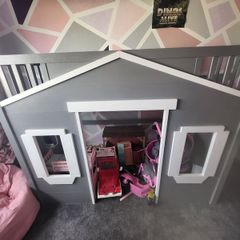 Child's castle bed
