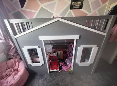 Child's castle bed