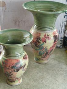 Set of 2 Vaseses been market is associated with Fermoyle Pottery, which is based in County Kerry, Ireland. Fermoyle Pottery often collaborates with the design studio