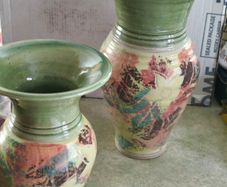 Set of 2 Vaseses been market is associated with Fermoyle Pottery, which is based in County Kerry, Ireland. Fermoyle Pottery often collaborates with the design studio