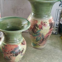Set of 2 Vaseses been market is associated with Fermoyle Pottery, which is based in County Kerry, Ireland. Fermoyle Pottery often collaborates with the design studio