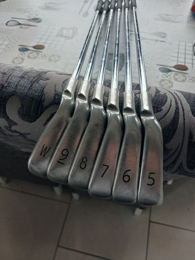 Lovely set ping golf i10 irons for sale 5 to pw very nice irons