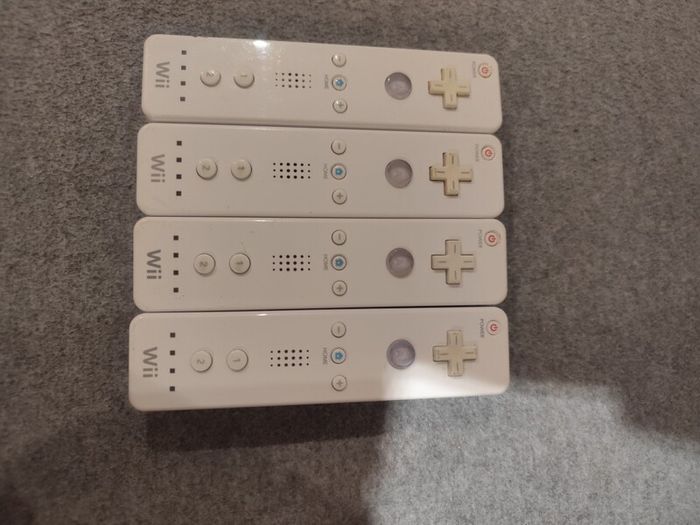 Four Nintendo Wii Original controllers