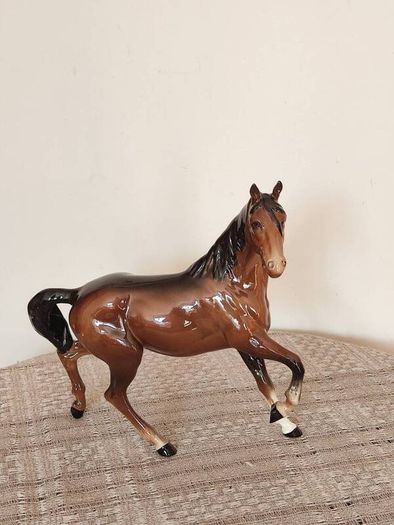 Vintage Royal Doultot porcelain horse. new in the box.