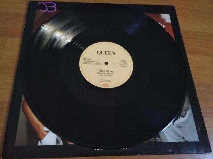 lP Vinil - Queen. 9 Albums + 2 Solo albums. In good condition.