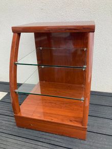 Display Unit with Glass Shelves