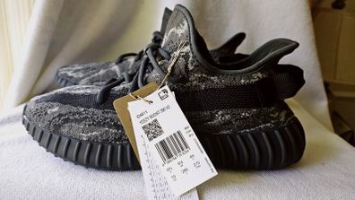 Authentic Brand New Yeezy 350 Dark Salt UK9.5