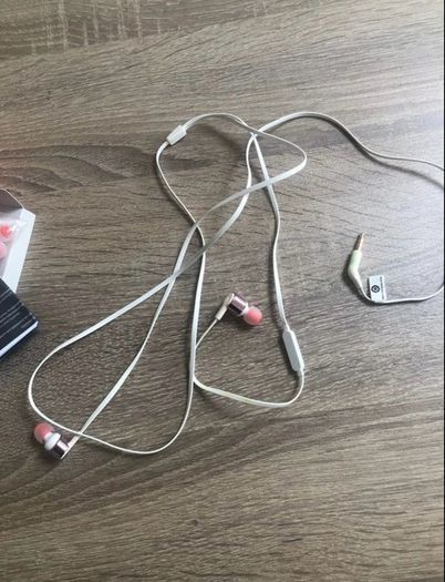 JBL headphone