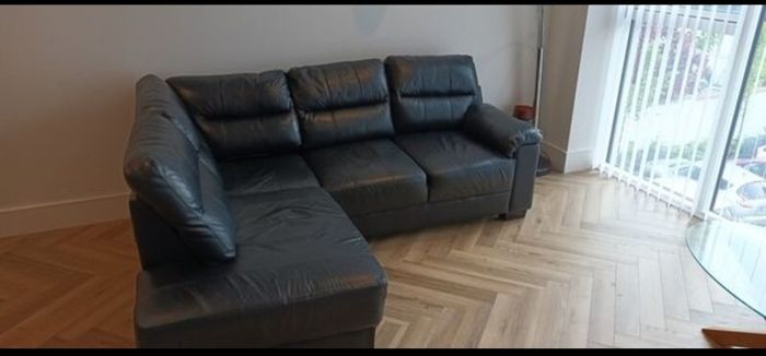 L shaped leather Sofa 4 seat compact