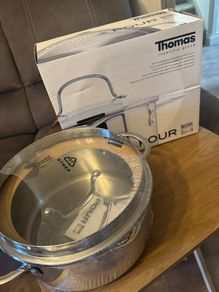 Thomas cook & pour saucepan new