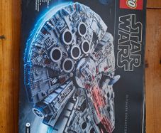 Millennium falcon lego.