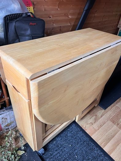 dining table size when opened 135cm x 85cm