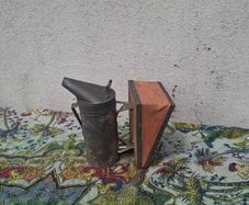 Bee keeper smoker possible to post