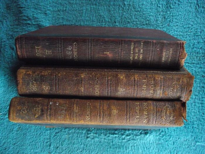 The Decline and Fall of the Roman Empire - Edward Gibbon - Priestley and Weale London - 1822