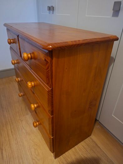 chest of drawers