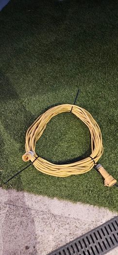 50 m 110v extention lead no cracks no cuts .in great condition bit dirty