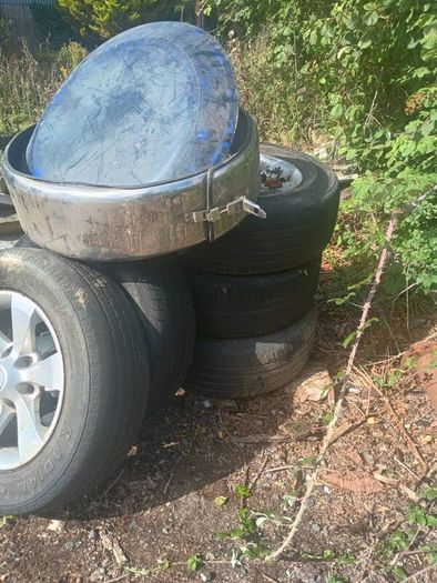 5 Jeep wheels + wheel cover