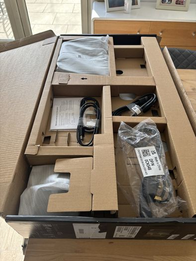 Dell monitor - excellent condition with original box and cables