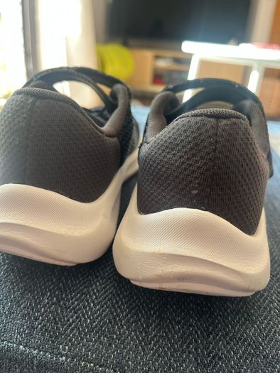 Trainers kids (UK-2.5  EUR-35) Under Armour