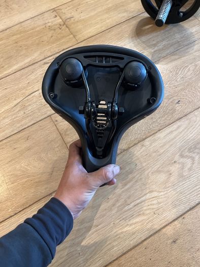 Comfortable wide Saddle (gel and ventilated)