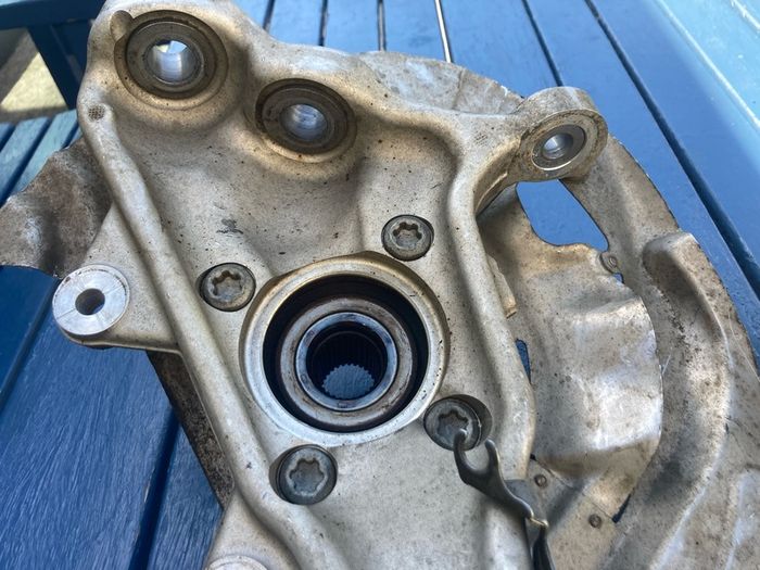 OEM BMW E70 E71 F15 F16 X5 X6 Front Spindle Hub Carrier Knuckle left and right side