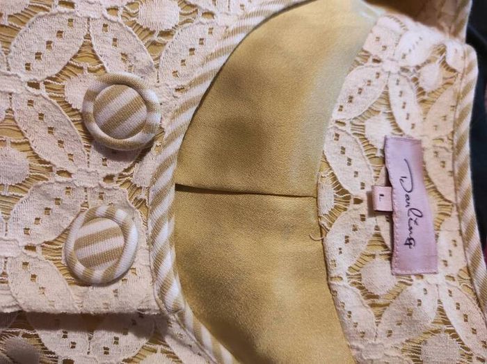 Cream lace jacket with butons