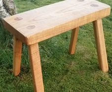 cottage stool / milking stool