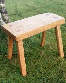 cottage stool / milking stool