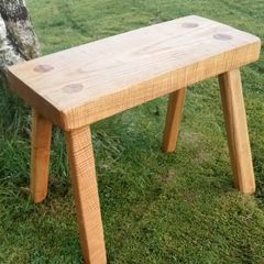 cottage stool / milking stool