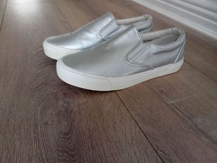 New Sneakers 4/37