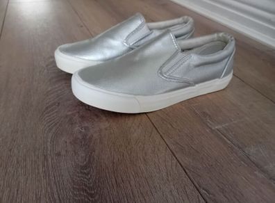New Sneakers 4/37