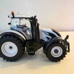 Britains 43215 Valtra T254 Versu Silver
