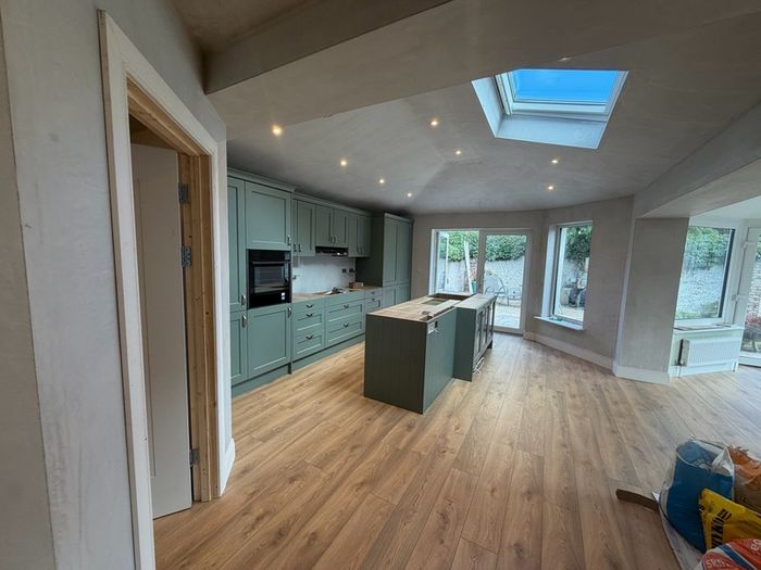 Carpenter Handyman kitchen fitter Flat pack specialist
