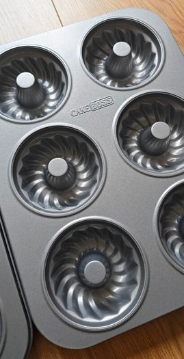 mini bundt cake tins