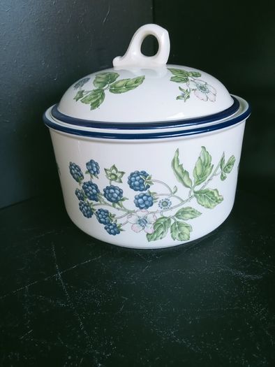 Wedgwood "Bramble" Casserole Dish