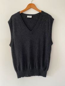 Carlo Comberti silk and cashmere v- neck seater vest