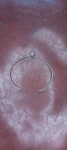 Vintage jewelry is sold individually for 5 to 10 euros