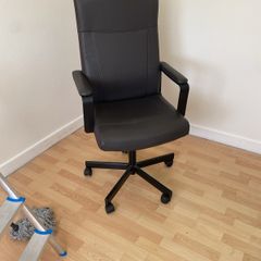 swivel chair