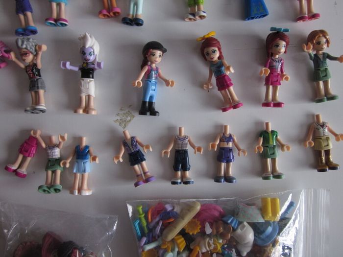 Pre-owned Scooby-Doo and Shaggy Moveable Figures . All figures are in very good condition. (T18)