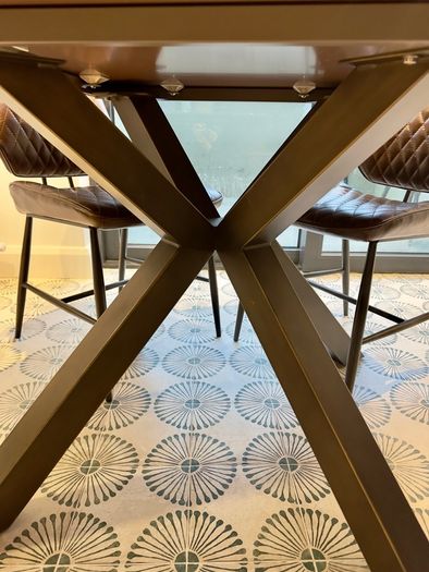 Round dining table tempered glass
