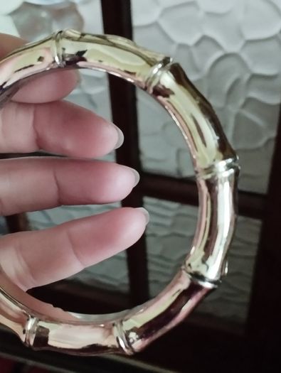 Beautiful silver ton bracelet.