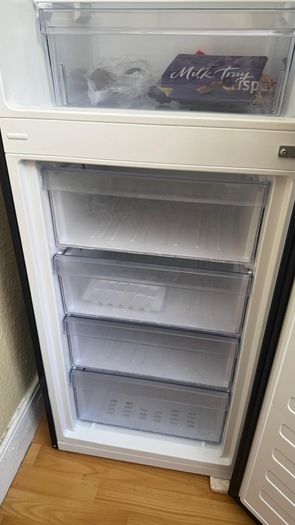 Beko 50/50 Freestanding Fridge Freezer (CSG3582B)