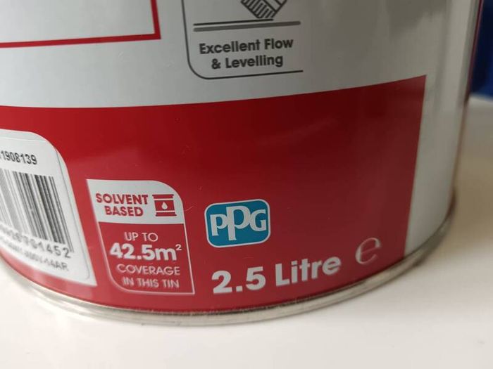 Black high gloss oil 2.5 liters paint for interior and exterior use